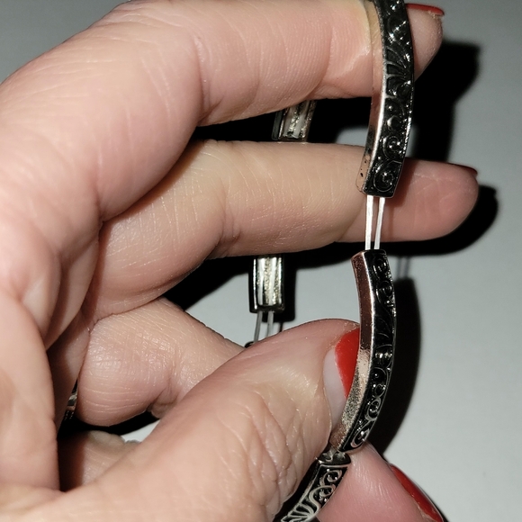 Filigree Design Stretch Bracelet - Picture 3 of 5